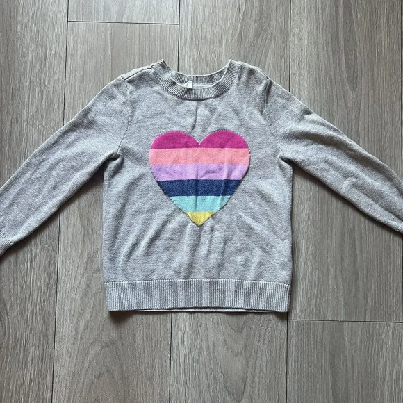 GAP KIDS Girls Gray Sweater with Rainbow Heart Small - Picture 2 of 8